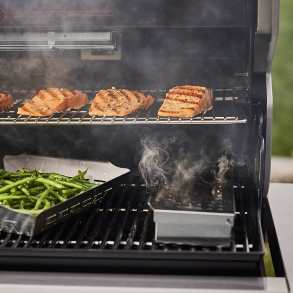 Summit® FS38 Gas Barbecue Black (LPG) - Image 7