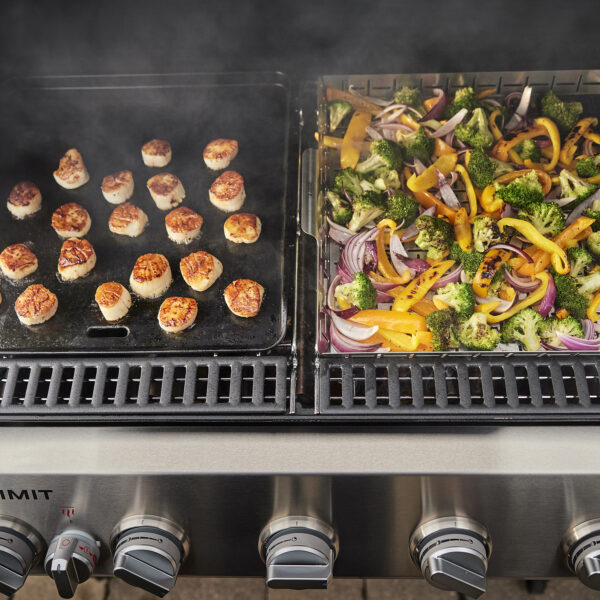 Summit® FS38 Gas Barbecue Black (LPG) - Image 12