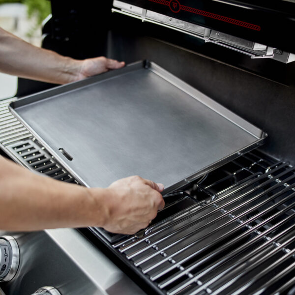 Summit® FS38 Gas Barbecue Black (LPG) - Image 13