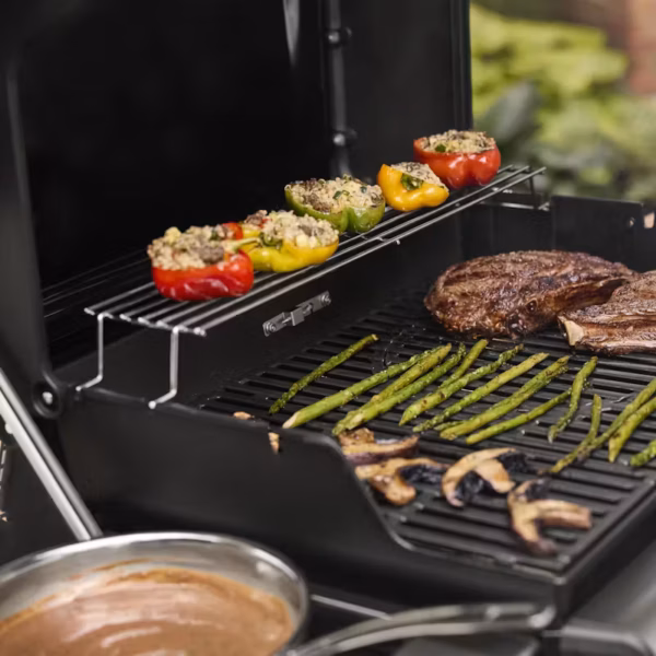 Spirit® E-425 4-Burner Gas Barbecue (LPG) - Image 2
